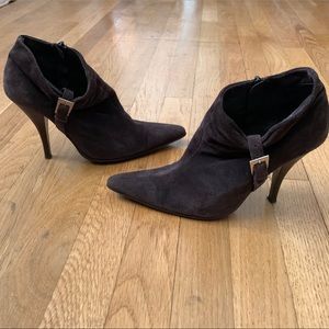 Steve Madden chocolate suede zip up bootie